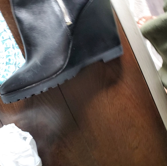 Boots - Picture 2 of 3